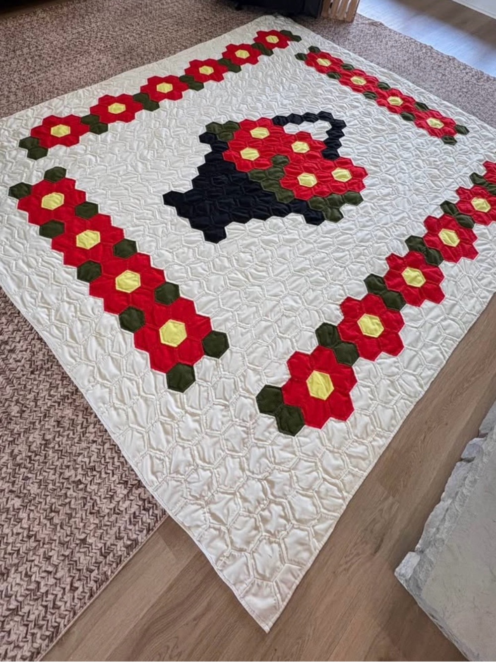 Handmade Vintage Floral Basket of Flowers Quilt - White, Red, Black - Picture 3 of 10